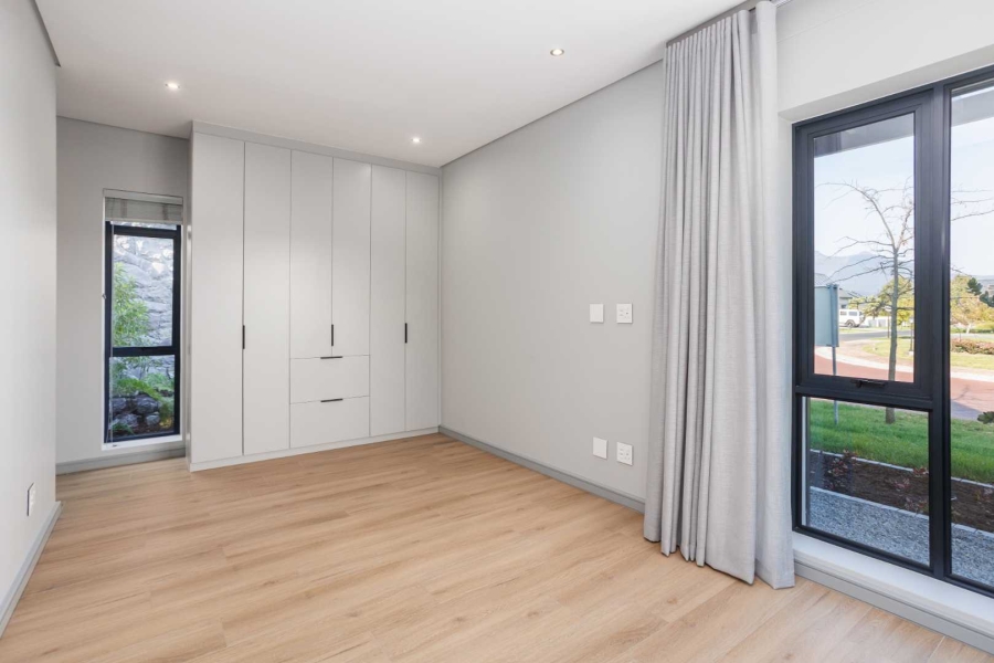 To Let 4 Bedroom Property for Rent in Val De Vie Estate Western Cape